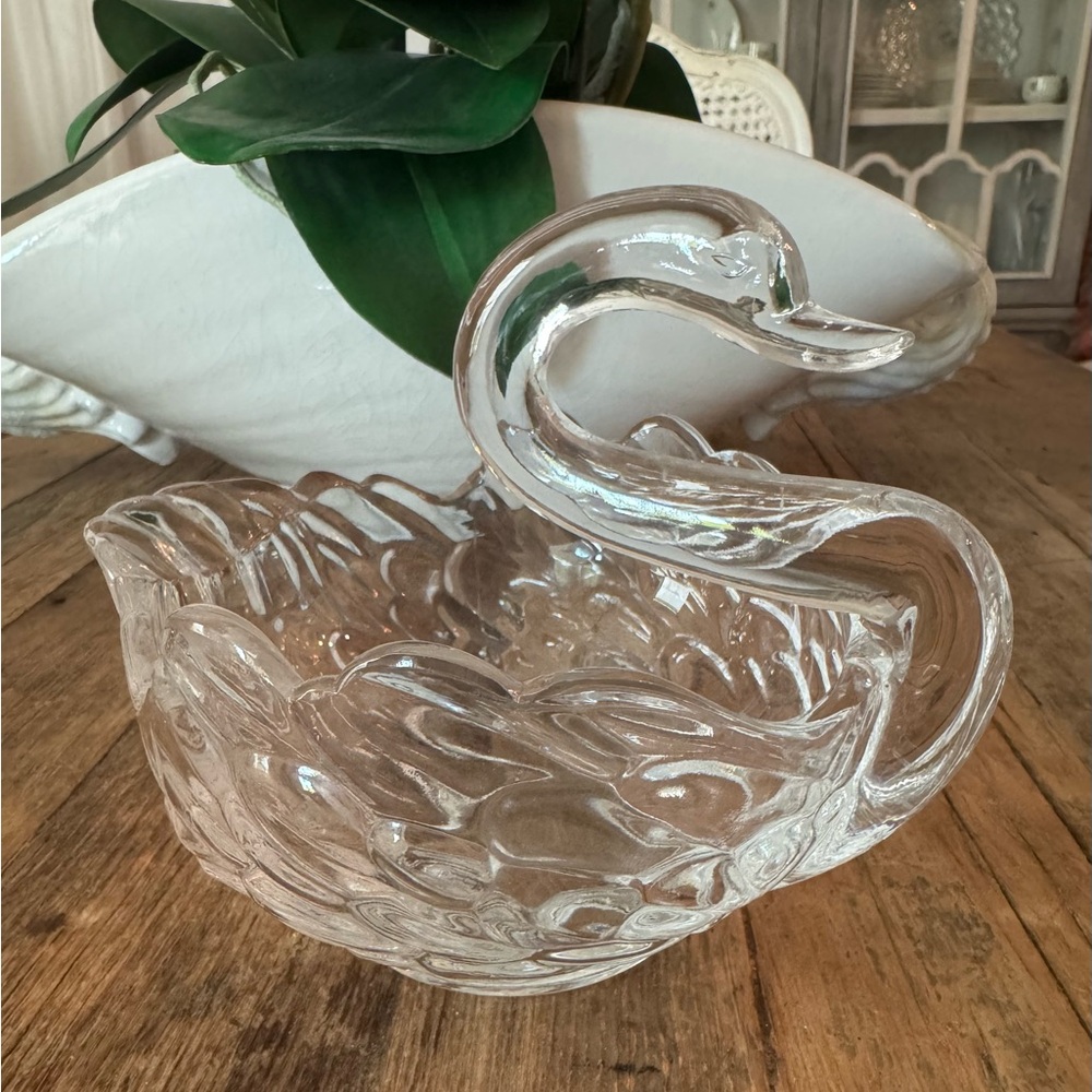 Glass Swan Holder
